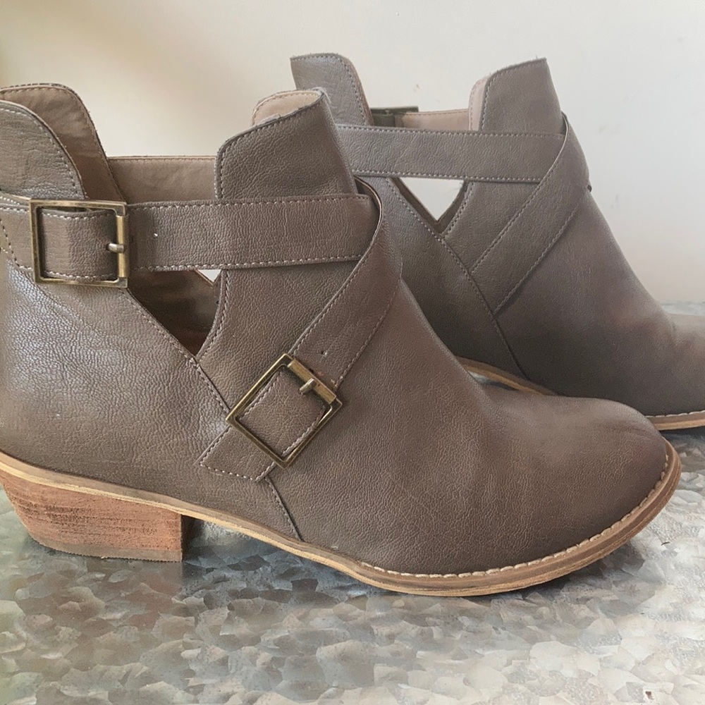 Like new 8.5 booties